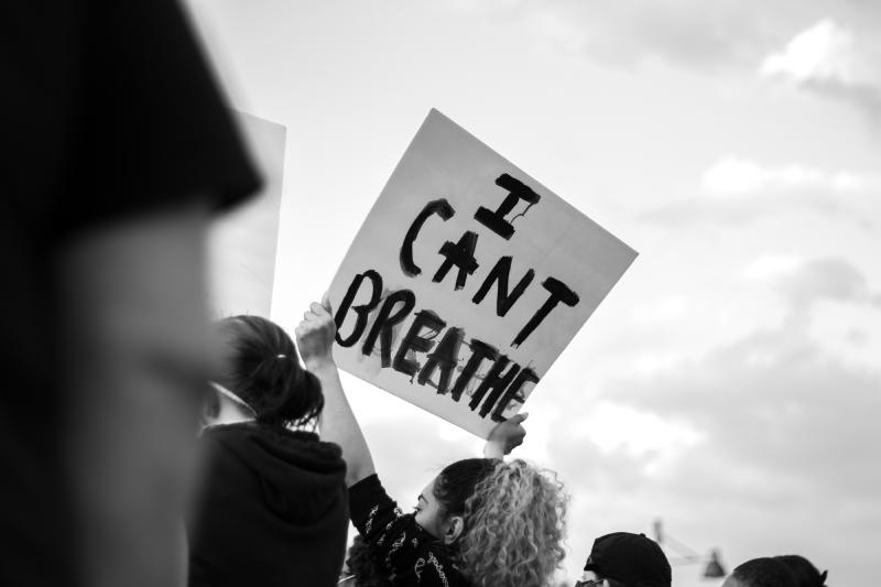 person holding sign that reads I Can't Breath.